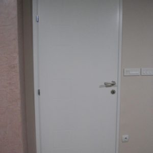 vrata-sa-kutijom-od-medijapana-003